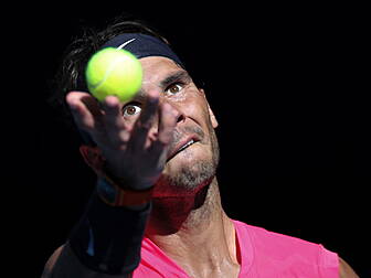 Rafa Nadal sees off Pablo Carr...
